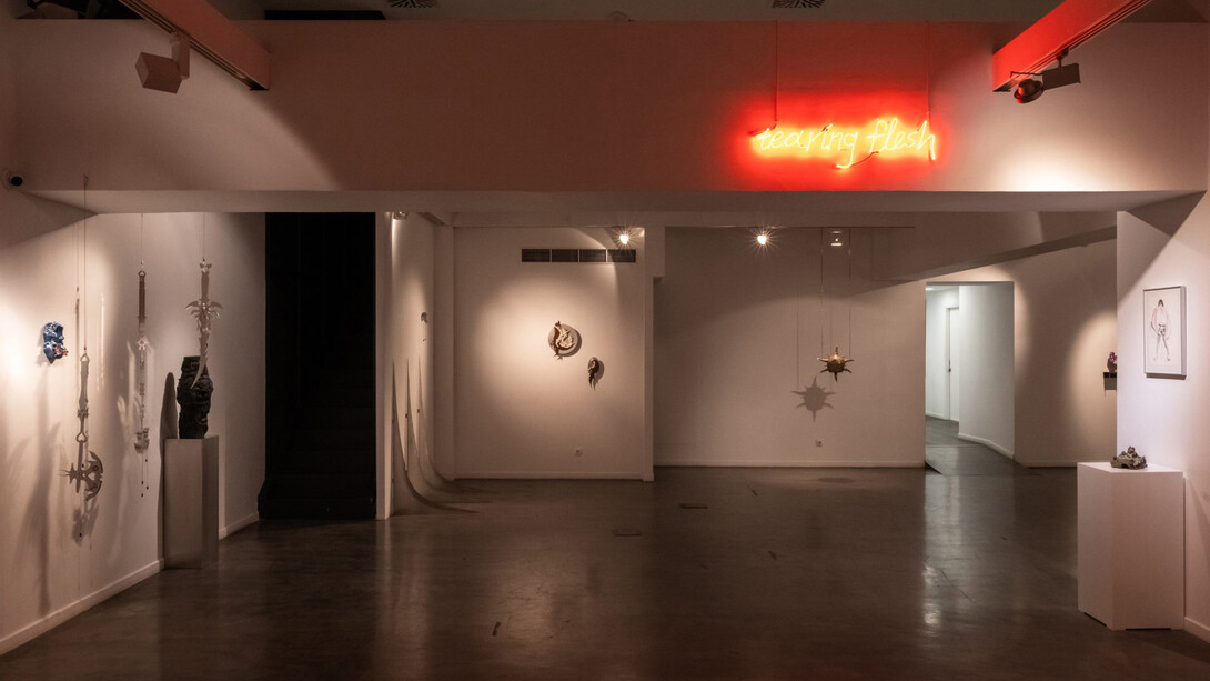 Various artists, trifles and troupes, everything lies under the surface, exhibition view. Courtesy of the Blender Gallery