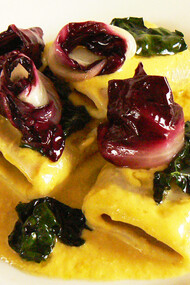 Paccheri con crema di Ceci, Cavolo Nero e Radicchio lungo in agrodolce