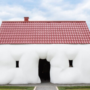 Erwin Wurm. Courtesy of Belvedere Museum