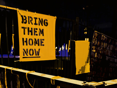 Cartel con la leyenda “Traiganlos de vuelta a casa”. La prolongación del conflicto no solo afectó la política exterior de Europa, sino también la situación interna de sus países