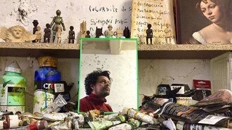 Kristian David creando en su atelier en Marsella, 2022