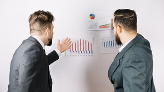 Devant ces courbes, il s’agit de quantifier la probabilité de perte de chiffre d’affaires et d’anticiper les chocs externes