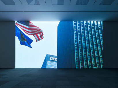 Sarah Morris, Snow leopards and skyscrapers, exhibition view. Courtesy of White Cube