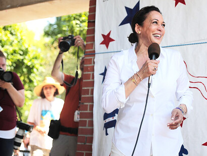 U.S. Senator Kamala Harris interacting with supporters at the annual West Des Moines Democratic Party Summer Picnic at Legion Park in West Des Moines, Iowa, US, photo by Gage Skidmore