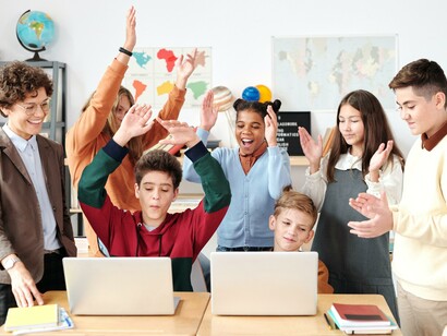 Vygotsky diz que se quisermos que os alunos exercitem mais o pensamento deveremos fazer com que as actividades sejam emocionalmente estimuladas