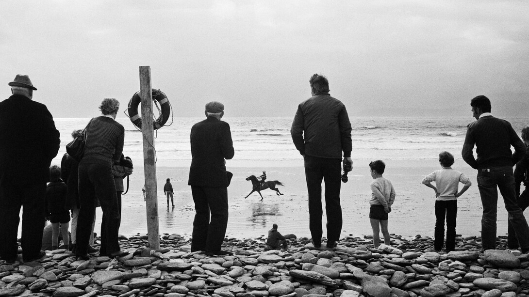 Martin Parr, Glenbeigh races, County Kerry, Ireland, 1983. Courtesy of the Photographers' Gallery