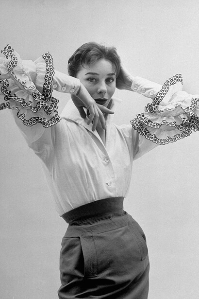 Bettina Graziani in Hubert de Givenchy. Ph Nat Farbamen, 1952