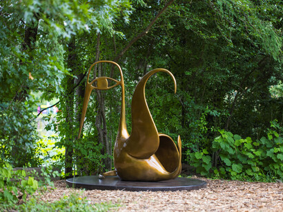 Betty and Edward Marcus, Sculpture Park at Laguna Gloria, exhibition view. Courtesy of The Contemporary Austin