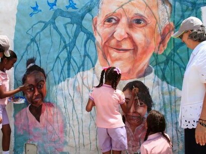 Los niños de San Francisco realizaron un mural para recibir al pontífice