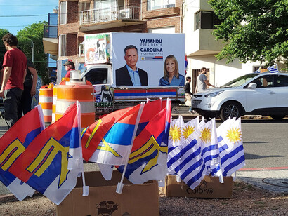 La jornada electoral se desarrolló en un clima de calma, aunque con gran expectativa debido a lo reñido de la contienda. Banderazo por el Frente Amplio, Montevideo, Uruguay