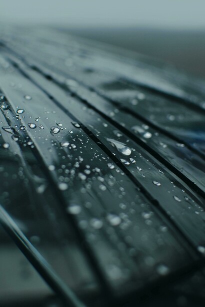 Pabellón de un paraguas mojado