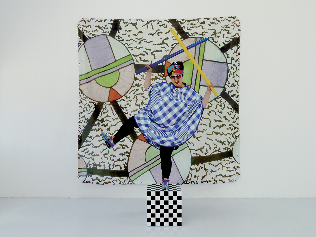 Karina Bisch, Karina bat plus fort !, 2014, Photographie extraite de la série Summer serie with Motley, 2014, Courtesy de l’artiste © ADAGP, 2015