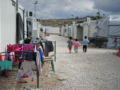 Flux migratoires. Les financements accordés à des fins humanitaires, à condition qu'une grande partie d'entre eux bénéficie effectivement à la population, pourraient paradoxalement avoir tendance à alimenter la malversation s'ils ne font pas l'objet d'un contrôle adéquat