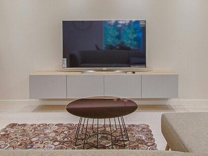 Televisor en un living. Los k-dramas o dramas coreanos se convirtieron en un éxito mundial en los últimos años