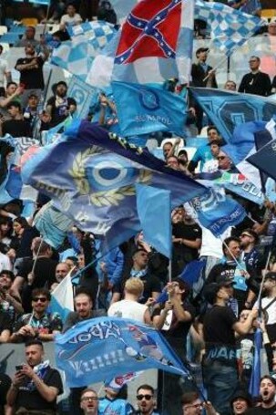 Il Napoli 2025 diventa un modello da studiare per molte squadre italiane, per la capacità di rigenerarsi, puntare su giocatori poco noti e trasformarli in campioni, senza perdere competitività