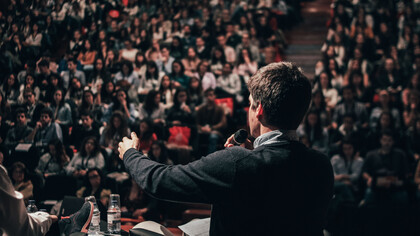 Hablar en público: desarrollo del pensamiento crítico y la mejora en la capacidad de argumentación