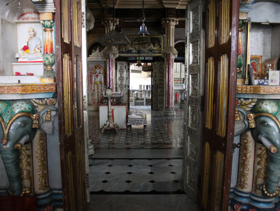 Entrance, Jain Temple, Mumbai, India, 2010 © Terry Feuerborn