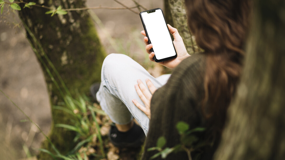 En los márgenes de la ciudad, la experiencia de vivir en contacto con la naturaleza puede revelar tensiones entre lo idealizado y lo real