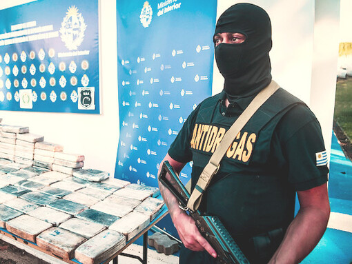 Miembro del cuerpo antidrogas de la Policía de Uruguay