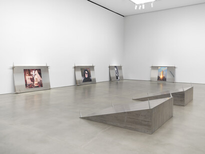 Jordan Wolfson, exhibition view. Courtesy of Gagosian Gallery