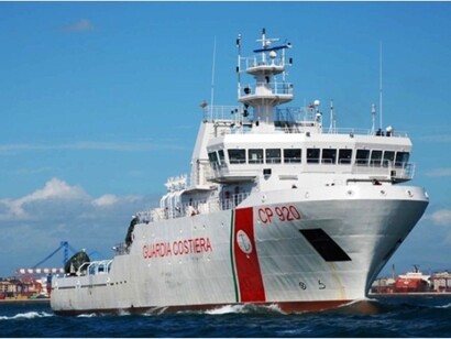 La nave da supporto multiruolo Bruno Gregoretti fuori dal porto