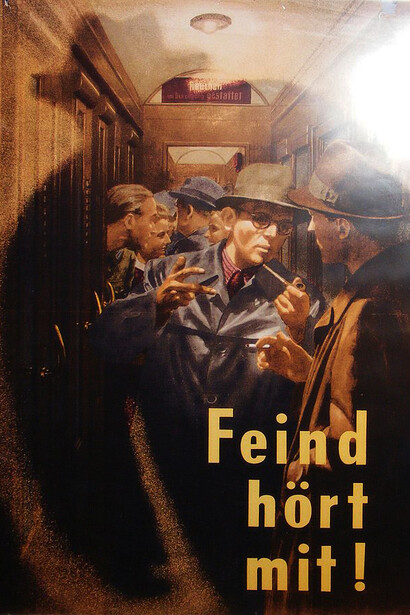 "¡El enemigo está escuchando!". Cartel contra el espionaje de los secretos de Estado. Alemania, c. 1943