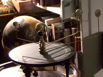 Daniel Gustav Cramer, Orrery, Full HD Blueray, The film tells two parallel stories (one text based, the other sound only)