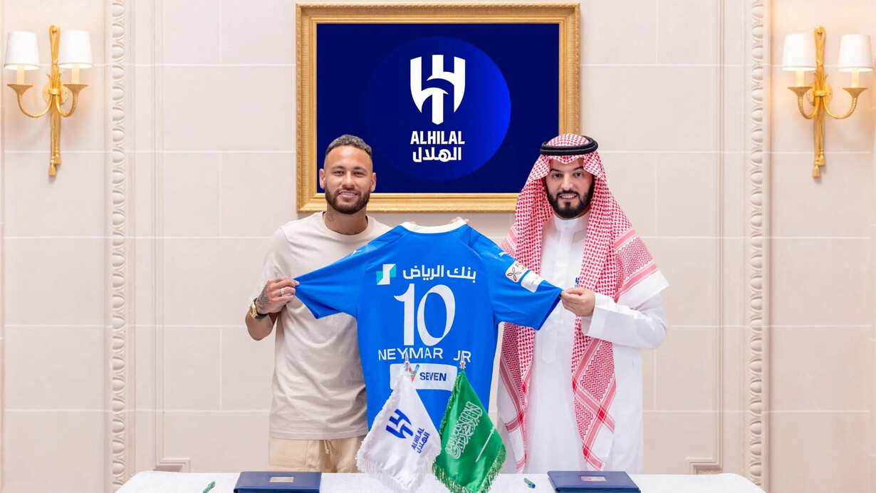 Neymar assina contrato com Club Al-Hilal, da Arábia Saudita. Imagem divulgada oficialmente pelo Al Hilal Club Media Officer