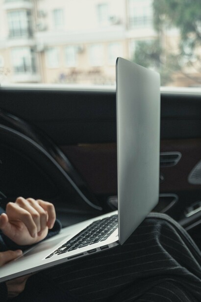 Working on a laptop in traffic in a car 