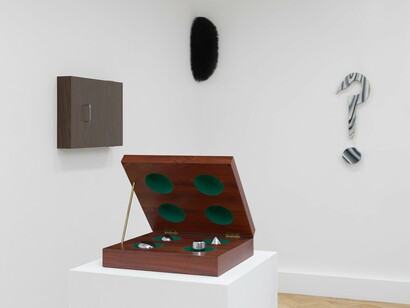 Richard Artschwager, Approximate objects, exhibition view. Courtesy of Gagosian