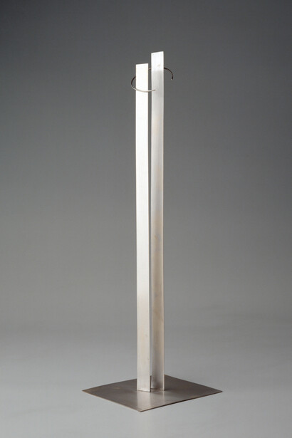 Fausto Melotti,
L’amore,
1971,
acciaio inox,
Collezione Fondazione Fausto
Melotti, Milano,
in comodato a Madre · museo
d’arte contemporanea donnaregina, Napoli,
Copyright e credito fotografico: Fondazione
Fausto Melotti