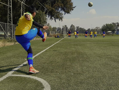 Partido de fútbol llanero en México: yo iba a donde me invitaran con la misma disposición sin importar que fuera en cancha de siete, de rápido, con pasto o sin él, a la vuelta del barrio o en otro pueblo y jugaba toda la semana