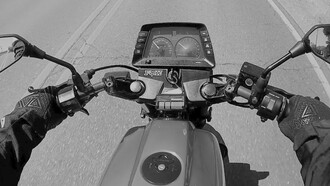 Driving a Suzuki GS1150E