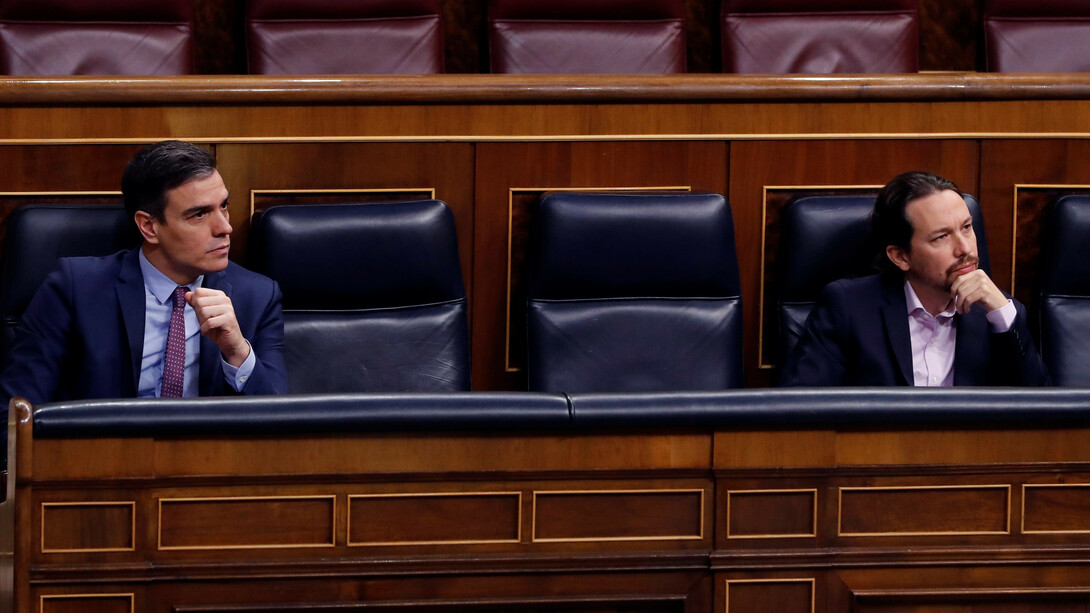 Pedro Sánchez, presidente del Gobierno español, y Pablo Iglesias, vicepresidente segundo, en una reciente sesión en el Congreso durante la pandemia