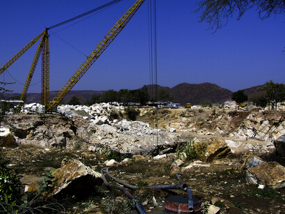 Marble mining in Rajasthan, India - luxury consumption destroys forests, land, and farmers' lives © Ashish Kothari