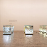 Brigitte Kowanz, Light is what we see, ausstellungsansicht. Mit freundlicher genehmigung des Albertina Museums