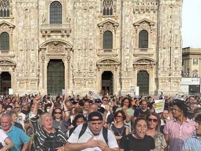 Milano, Piazza Duomo, Manifestazione anti Green Pass