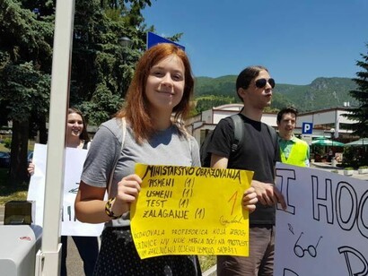 Bosnian students from Jajce protesting in Travnik