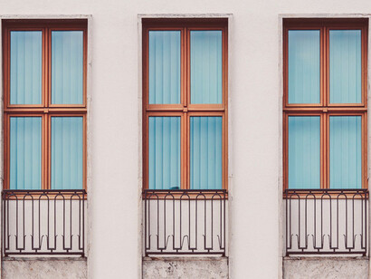 Un mondo dietro le finestre