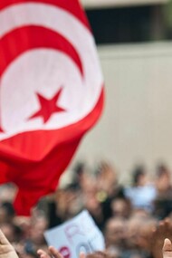 Manifestazione della popolazione tunisina contraria alla nuova Costituzione