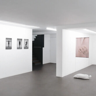 Various artists, Corps à l’œuvre, exhibition view. Courtesy of Galerie Maubert
