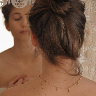 Mulher se conecta consigo mesma