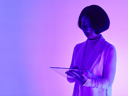 Intelligence Artificielle. Il est important de noter que l’Intelligence Artificielle n'est pas encore capable de remplacer complètement les journalistes, les auteurs ou les community manager humains