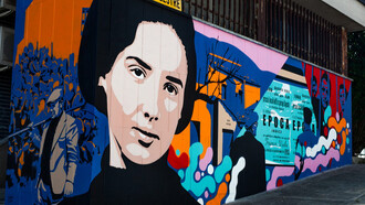 Murale dedicato a Franca Viola, la donna siciliana che nel 1966 rifiutò un matrimonio riparatore con il suo stupratore, e simbolo iconico di coraggio, forza e determinazione, Milano, Italia. ©GM_ph. Il numero istituito per denunciare ogni forma di violenza è il 1522 