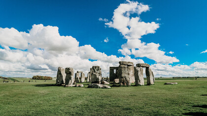 Stonehenge, Angleterre. Stonehenge attire des millions de visiteurs chaque année et demeure l'un des plus grands mystères de l'histoire de l'humanité