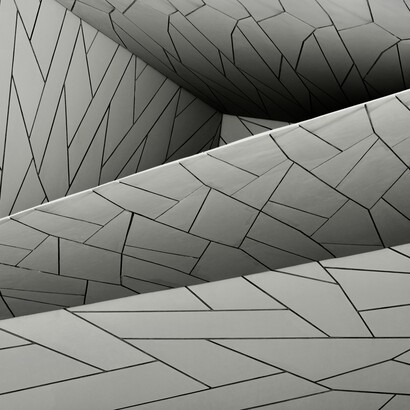 Au XVIIIe siècle, les philosophes des Lumières s'attachent à promouvoir la connaissance en mettant l'accent sur la raison, avec des éclaircissements et des questionnements