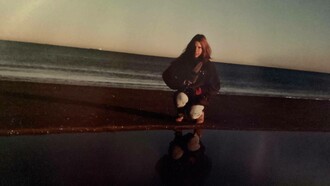 La pratica dell’essere ma non dell’esserci: una apparente in cucina nella pratica del Rosario, l’altra, reale, al mare