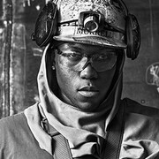 Glen McClure, Chris Murrell, Linesman, Newport News Shipbuilding and Drydock Corporation, Newport News, VA., archival inkjet print (photograph), 2014. Image © and courtesy of the artist.