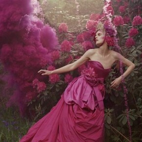 Tim Walker, Stella Tennant and pink powder cloud, 2007, courtesy of the artist and the Bowes Museum