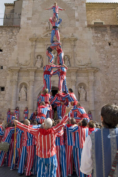 Muixeranga ante la iglesia de Algemesí (Valencia)